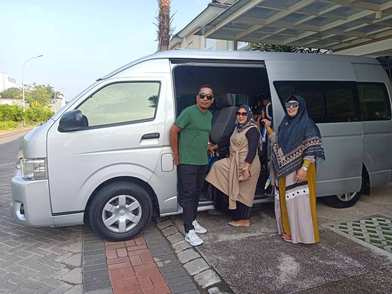 Pelanggan dengan Layanan Rental Kami